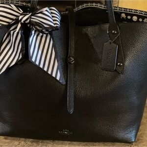 COACH Skull Bandana Print Market Leather Tote W/UNBRANDED Striped Scarf Accent